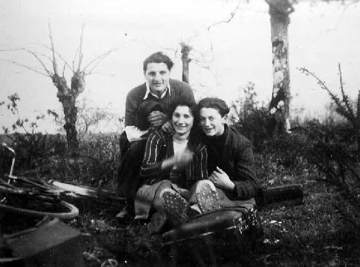Janvier 1941 : Jean Laherrère et Robert Lepage, en compagnie de la cousine Suzanne Laplace, qui vient de les faire passer en zone libre